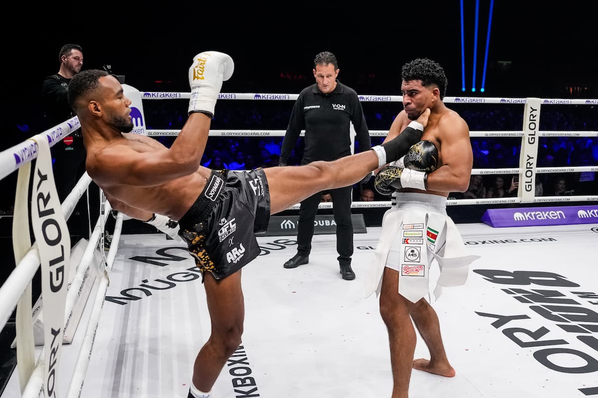 Endy Semeleer throws a push kick during his bout against Don Sno