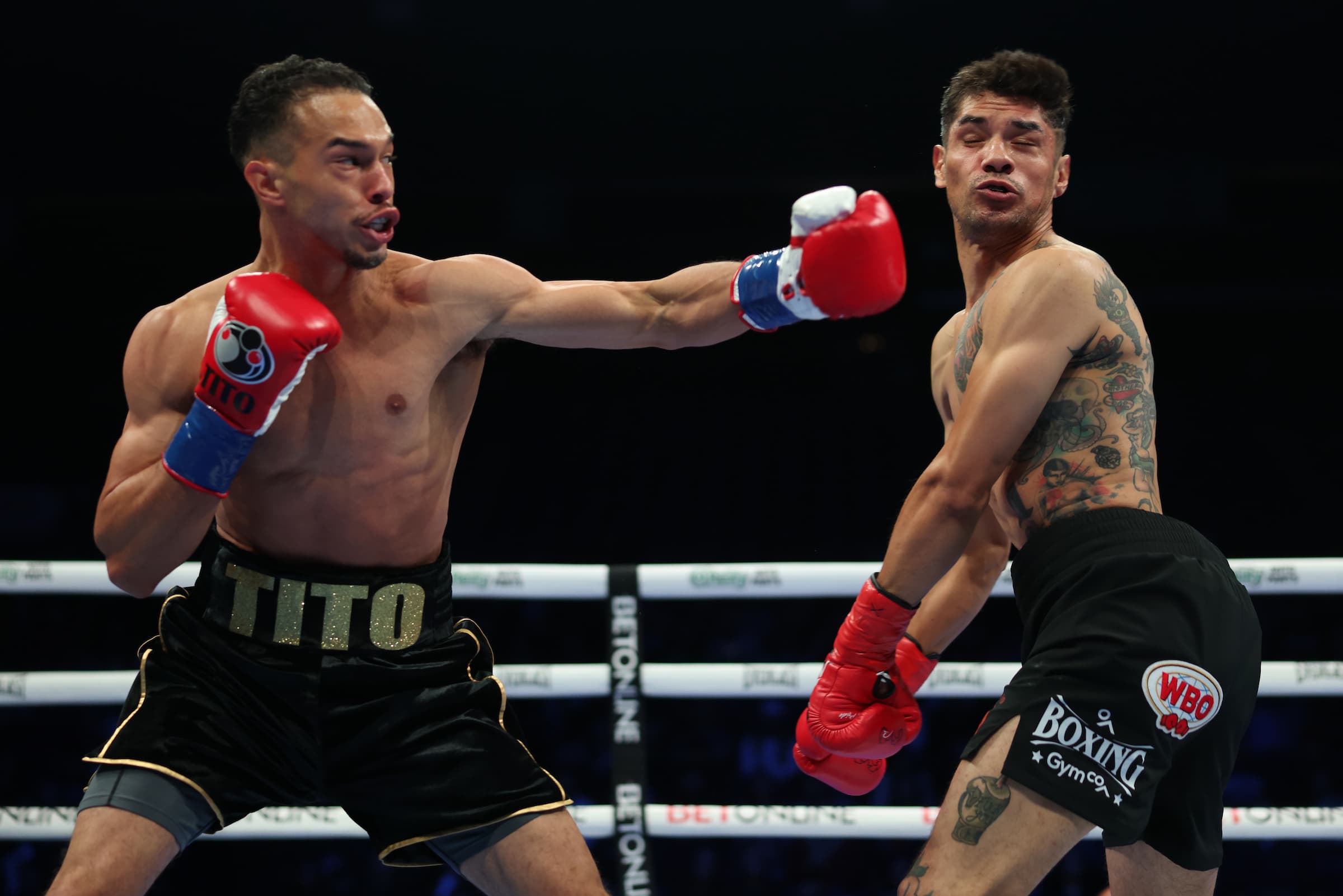 Video: Ernesto Mercado drops and stops Antonio Moran Video: Ernesto Mercado drops and stops Antonio Moran