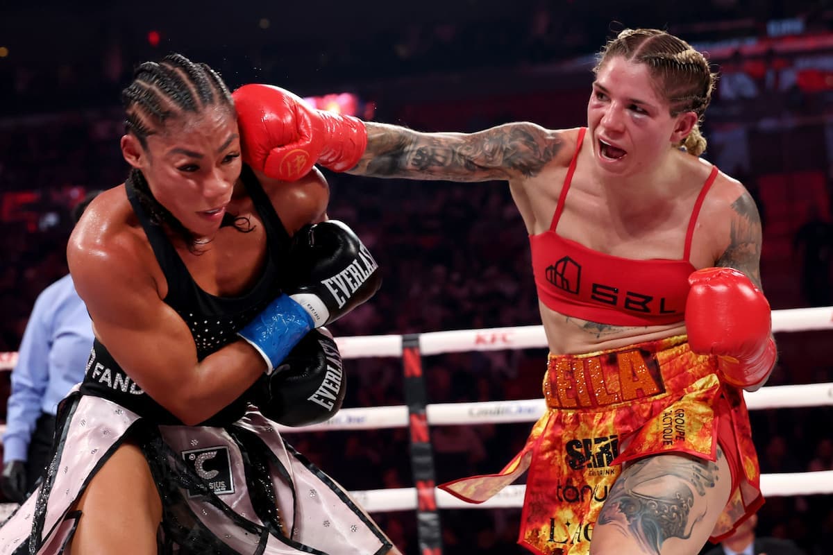 Leila Beaudoin punches Alycia Baumgardner during their bout
