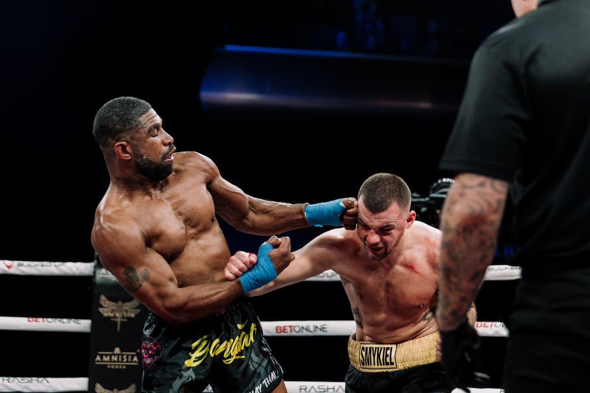 Simeon Otley and Oscar Smykiel during their bout