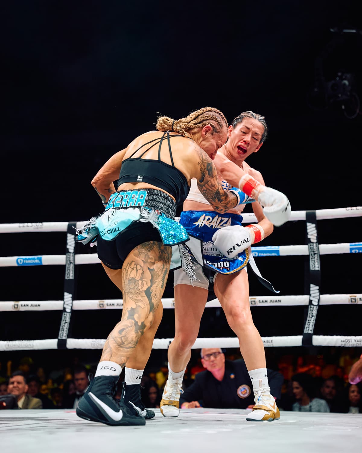 Alexis Araiza-Mones throws a punch during her bout against Ebanie Bridges