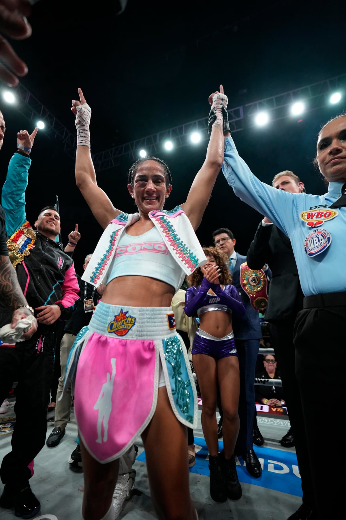 Amanda Serrano victorious over Reina Tellez during thei rbout