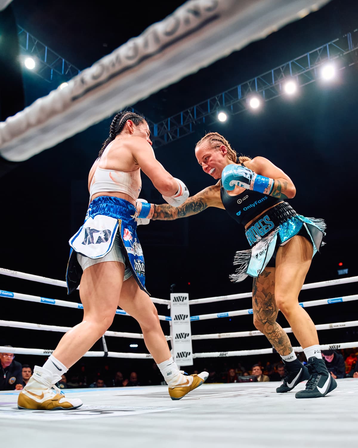 Ebanie Bridges punches Alexis Araiza-Mones during their bout