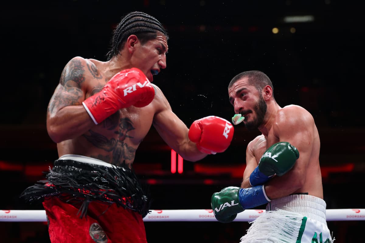 Kevin Castillo punches Ziyad Almaayouf