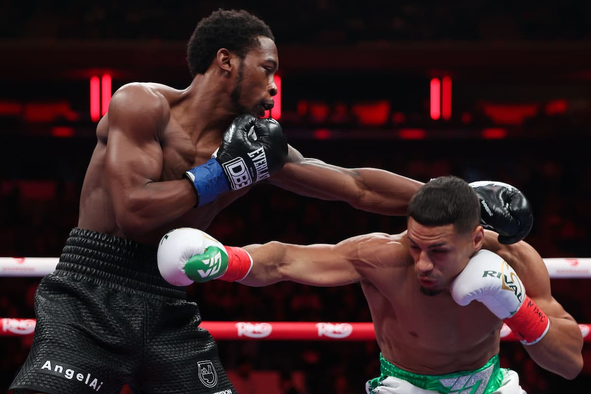 Keyshawn Davis and Jamaine Ortiz during their boxing match