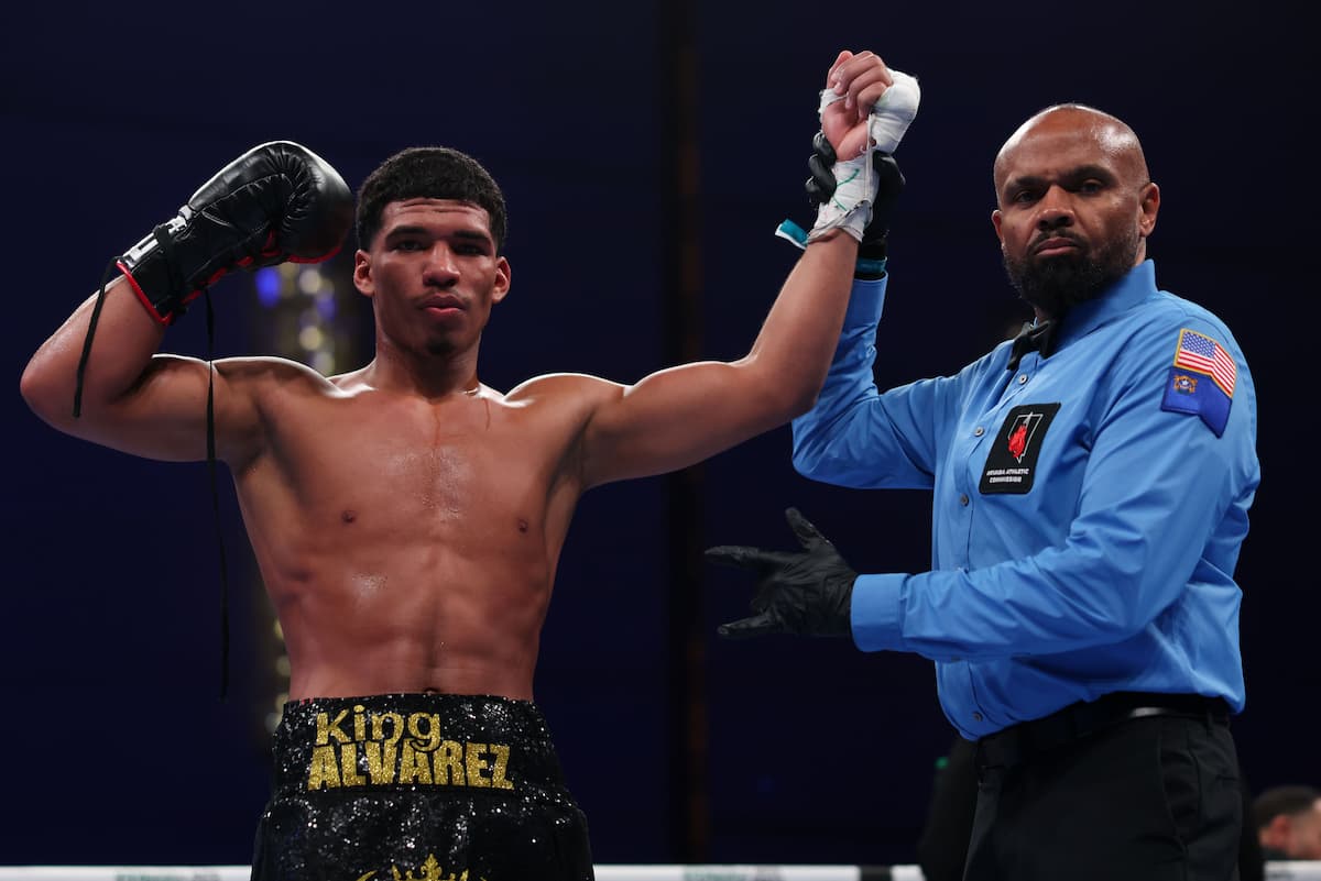 The referee raises Ronny Alvarez's hand in victory over Braulio Matias Ferreira
