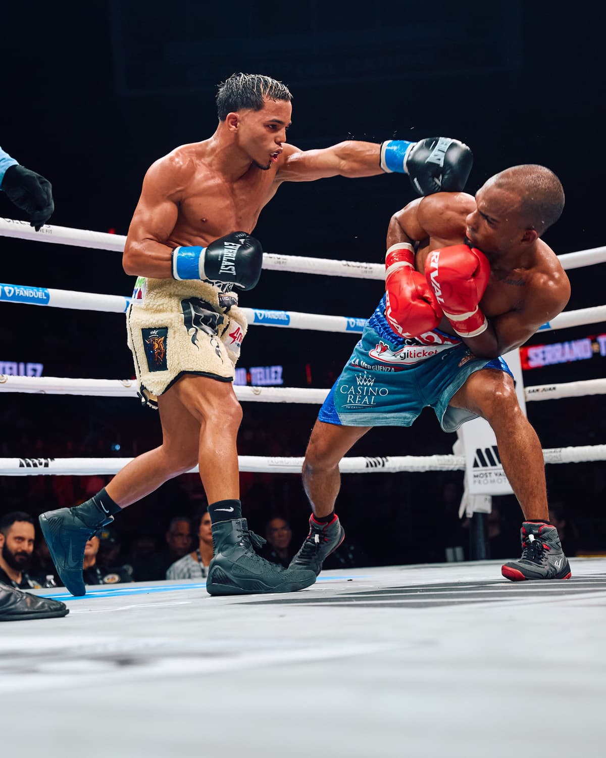 Yankiel Rivera throws a punch during his bout against Jonathan Gonzalez