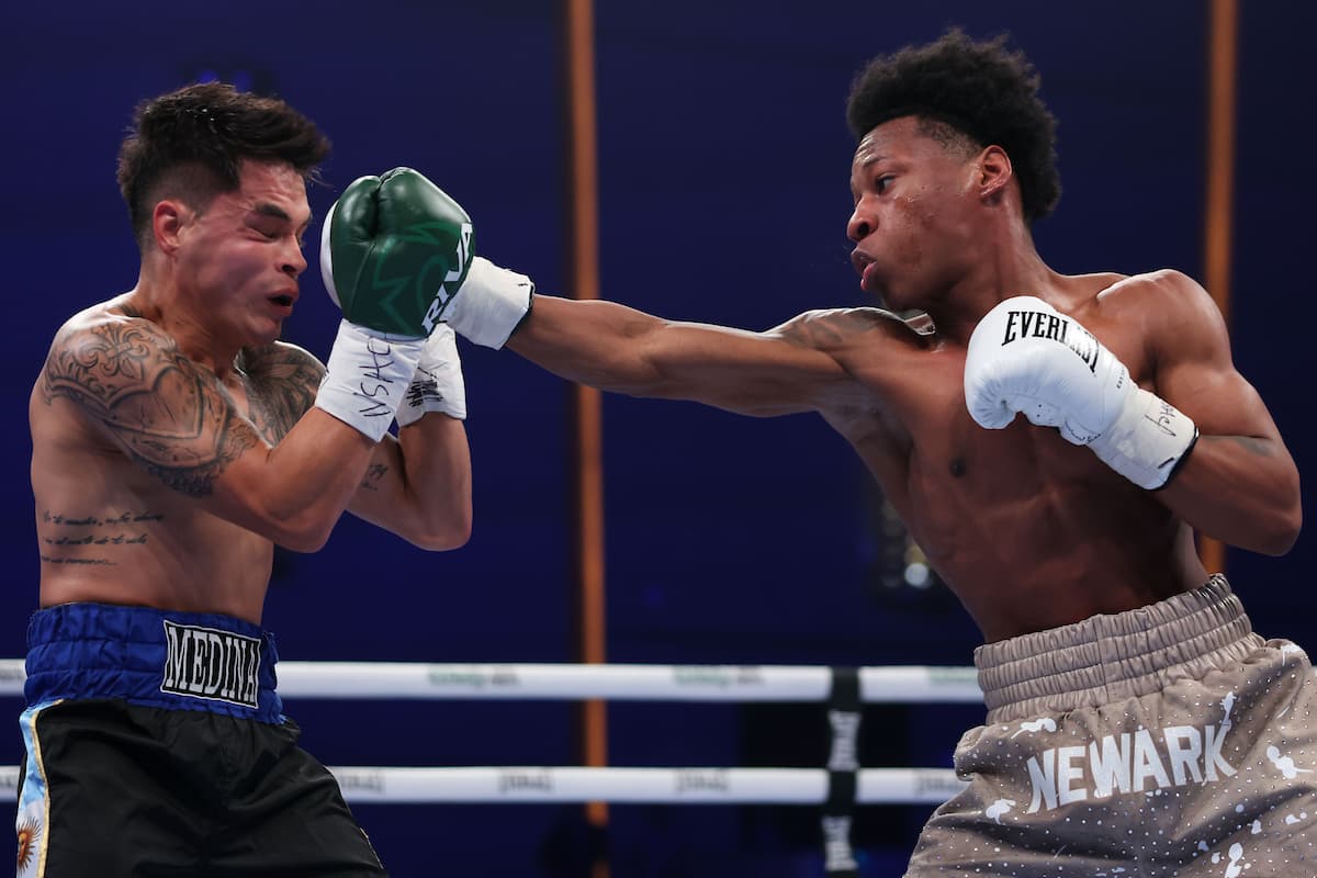 Zaquin Moses throws a jab during his bout against Leandro Damian Medina