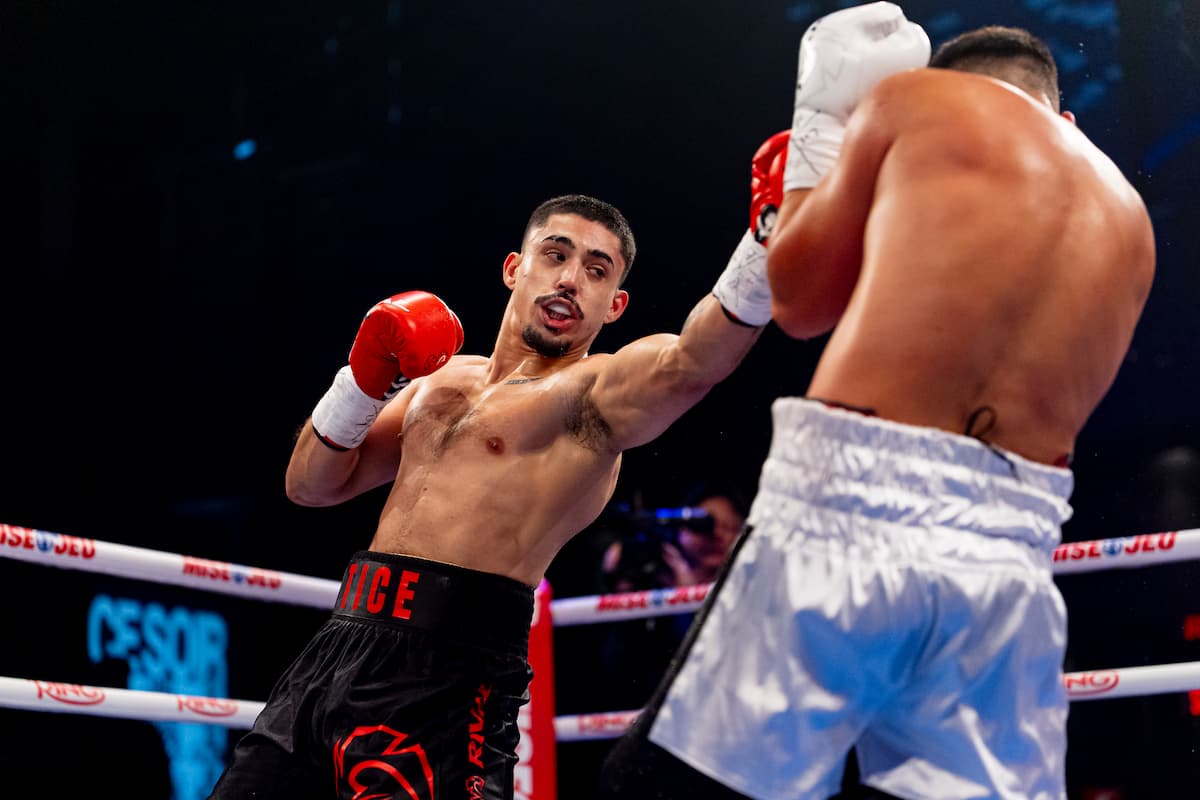 Dante Tice Oliveira throws a jab during his bout against Gonzalo Omar Manriquez