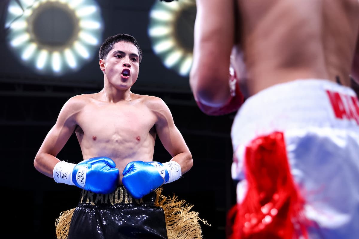 Roberto Carbajal during his bout against Edgar Vazquez