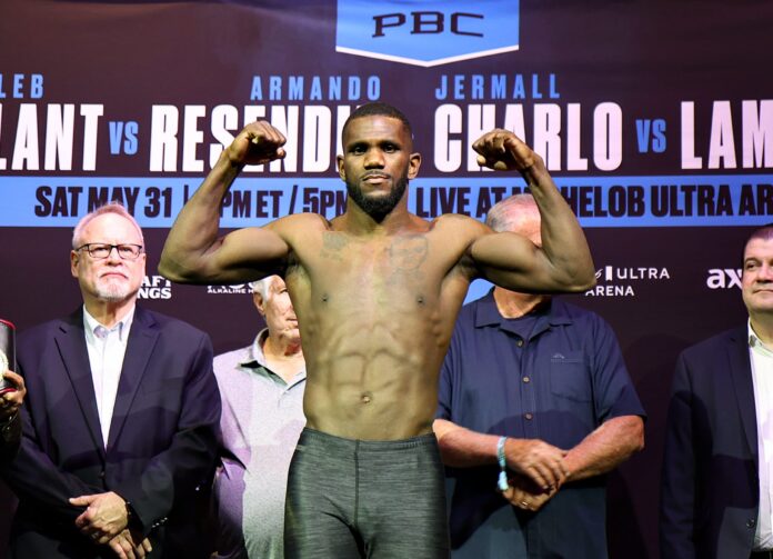 Yoenli Feliciano Hernandez posing at the weigh-in before his boxing match