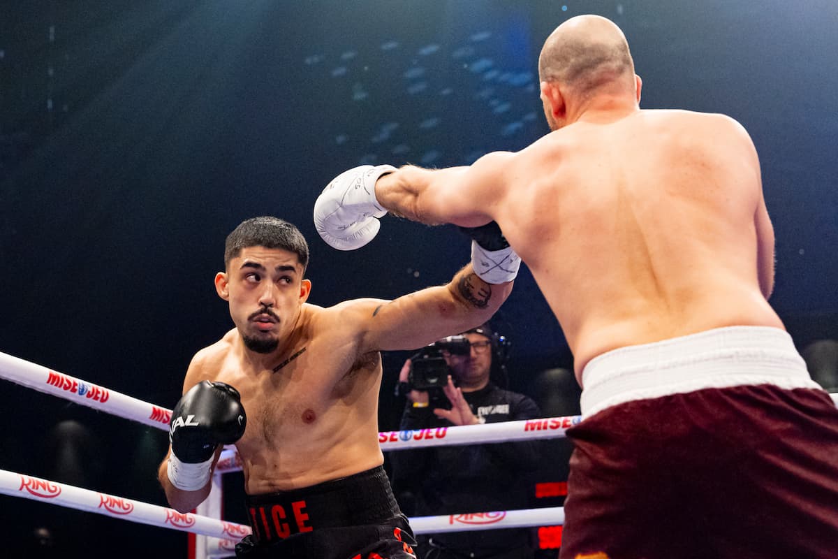 Dante Tice Oliveira during his boxing match against Patrik Velky