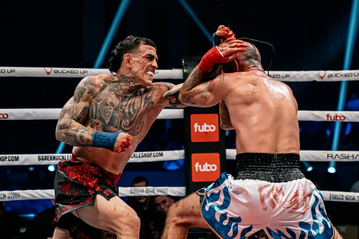 Ernesto Suarez dominates Victor Flor during their bout