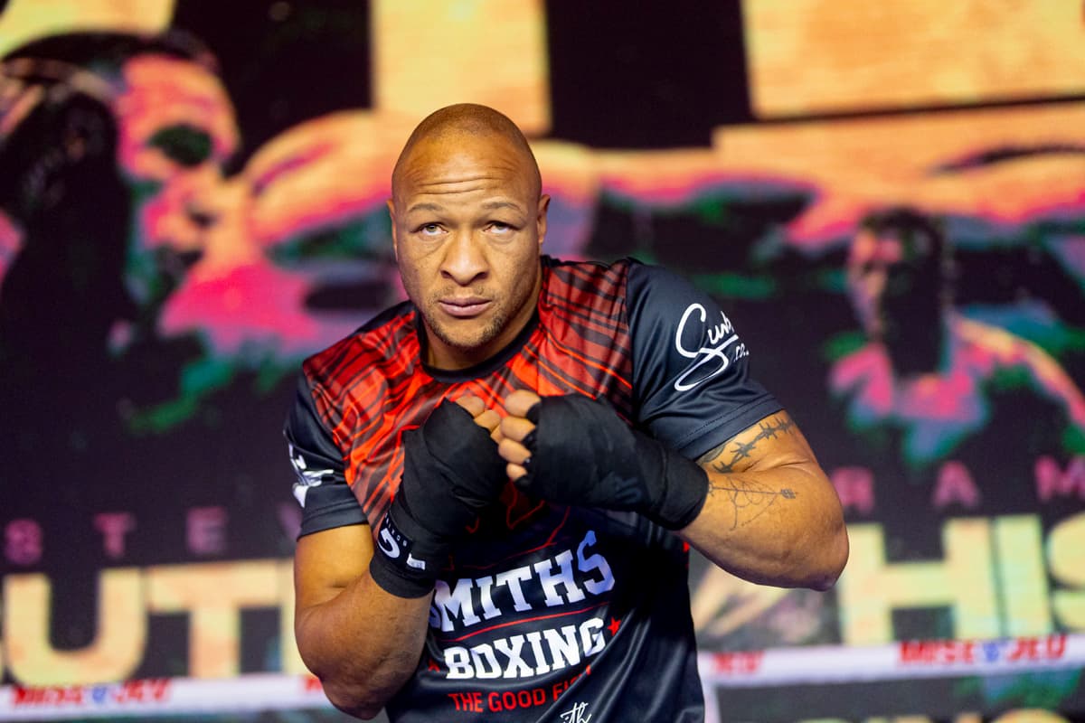 Isaac Chilemba shadowboxing during an open workout