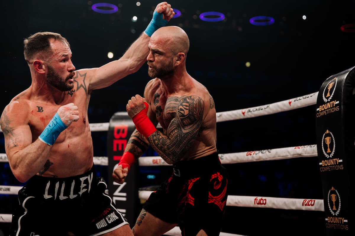 James Lilley and Yannick Van Dinther during their bout