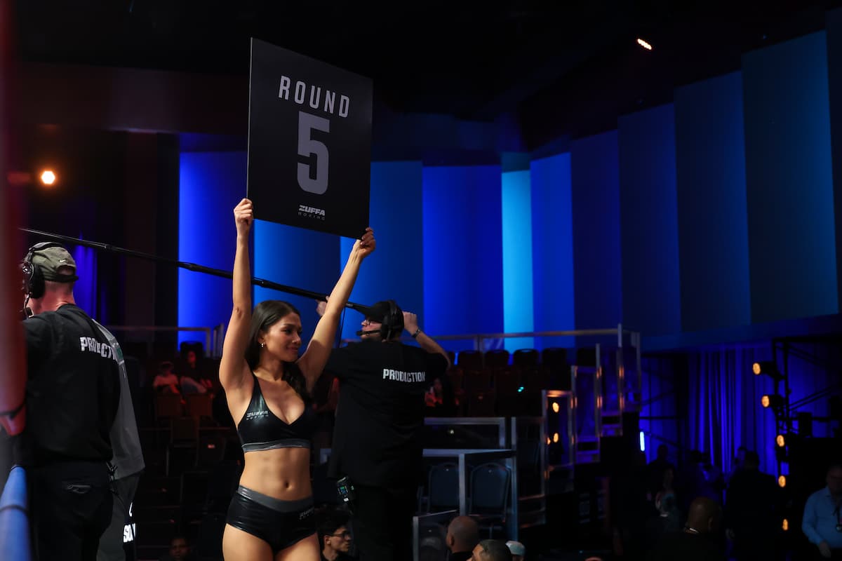 Ring girl Red Dela Cruz holds up the round 5 card during Zuffa Boxing 4