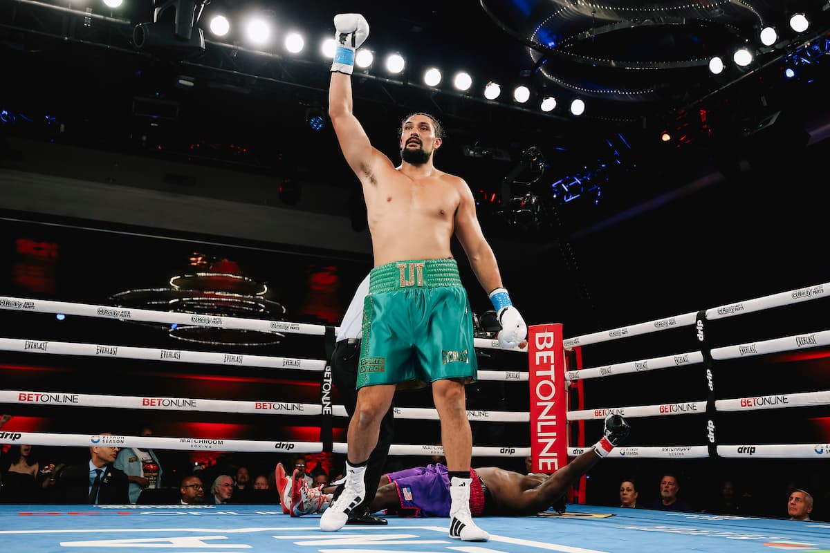 Teremoana Teremoana knocks out Curtis Harper during their bout