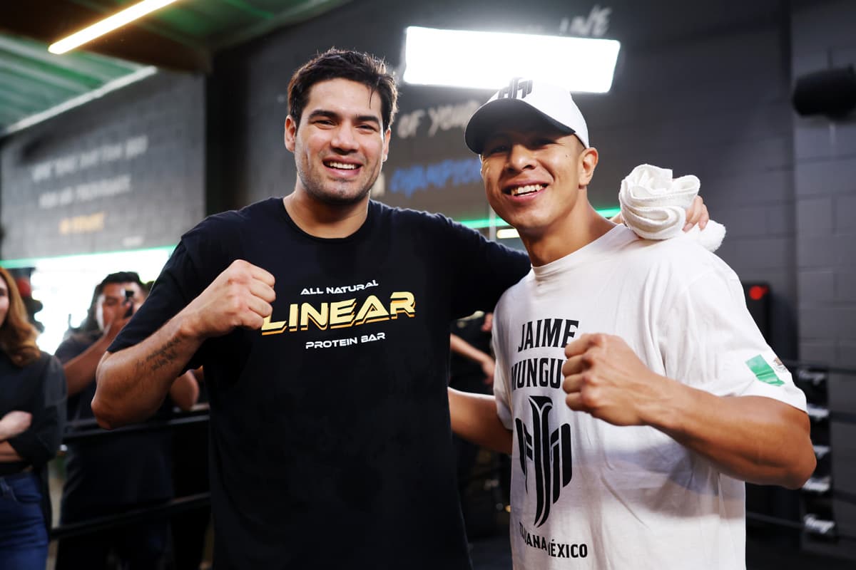 Gilberto Ramirez and Jaime Munguia pose during a media workout
