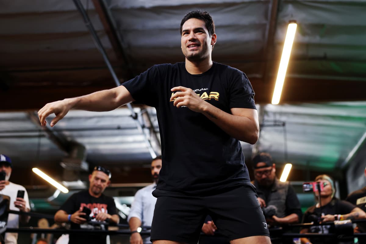 Gilberto "Zurdo" Ramirez during a media workout