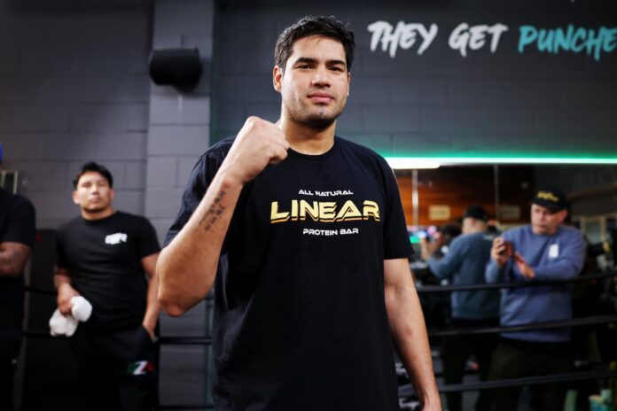 Gilberto 'Zurdo' Ramirez poses during a media workout
