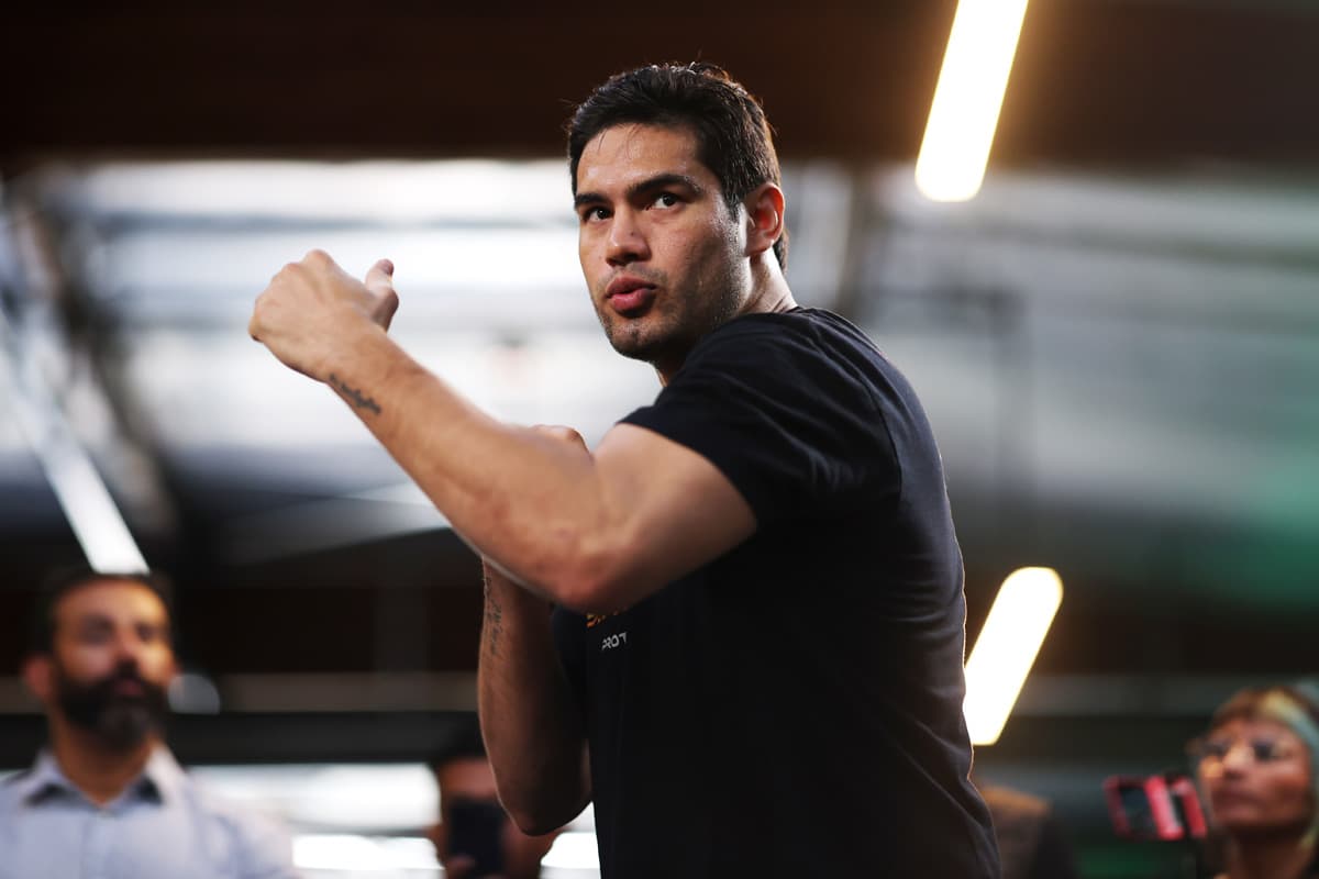Gilberto 'Zurdo' Ramirez shadowboxes during a media workout