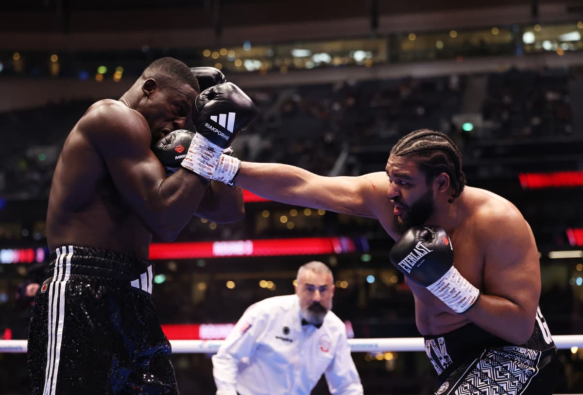 Richard Riakporhe throws a punch during his fight against Jeamie Tshikeva