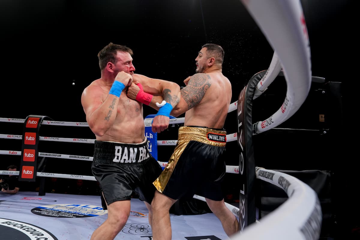 Mark Flanagan and Dilan Prasovic during their heavyweight bout