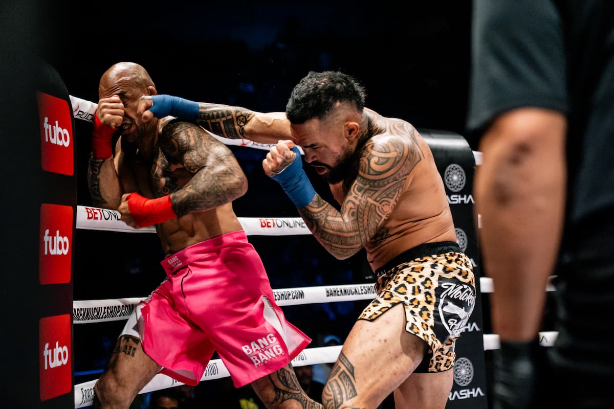 Namakana Pakala throws a punch during his bout against Chris Cisneros