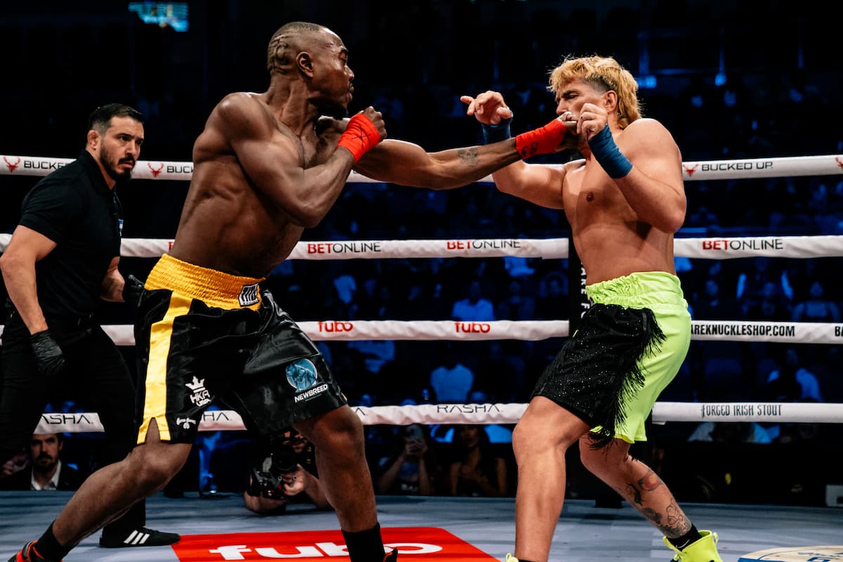 Rodney Hinton and Andrew Yates during their welterweight bout