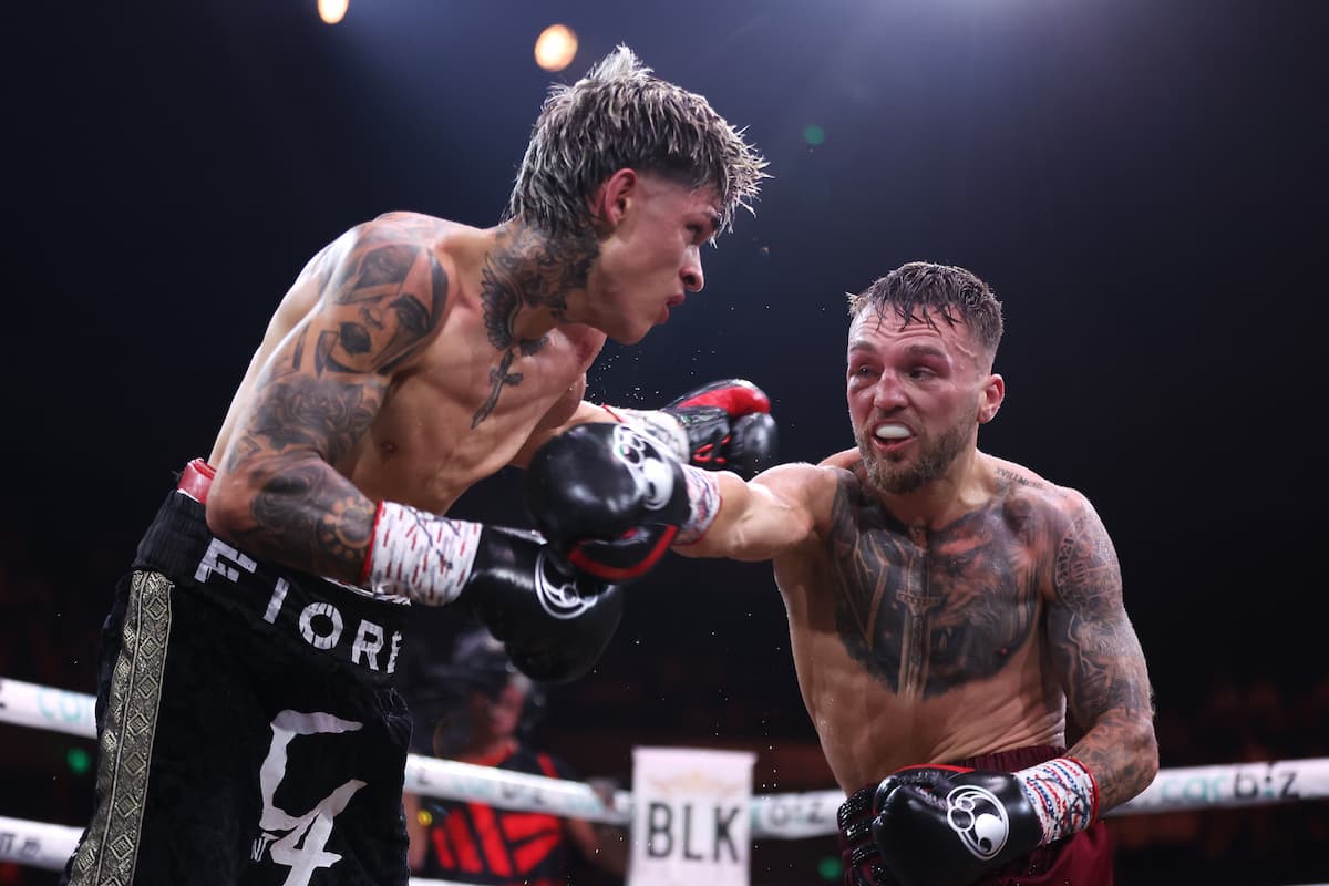 Sam Goodman throws a punch during his bout against Rodrigo Ruiz