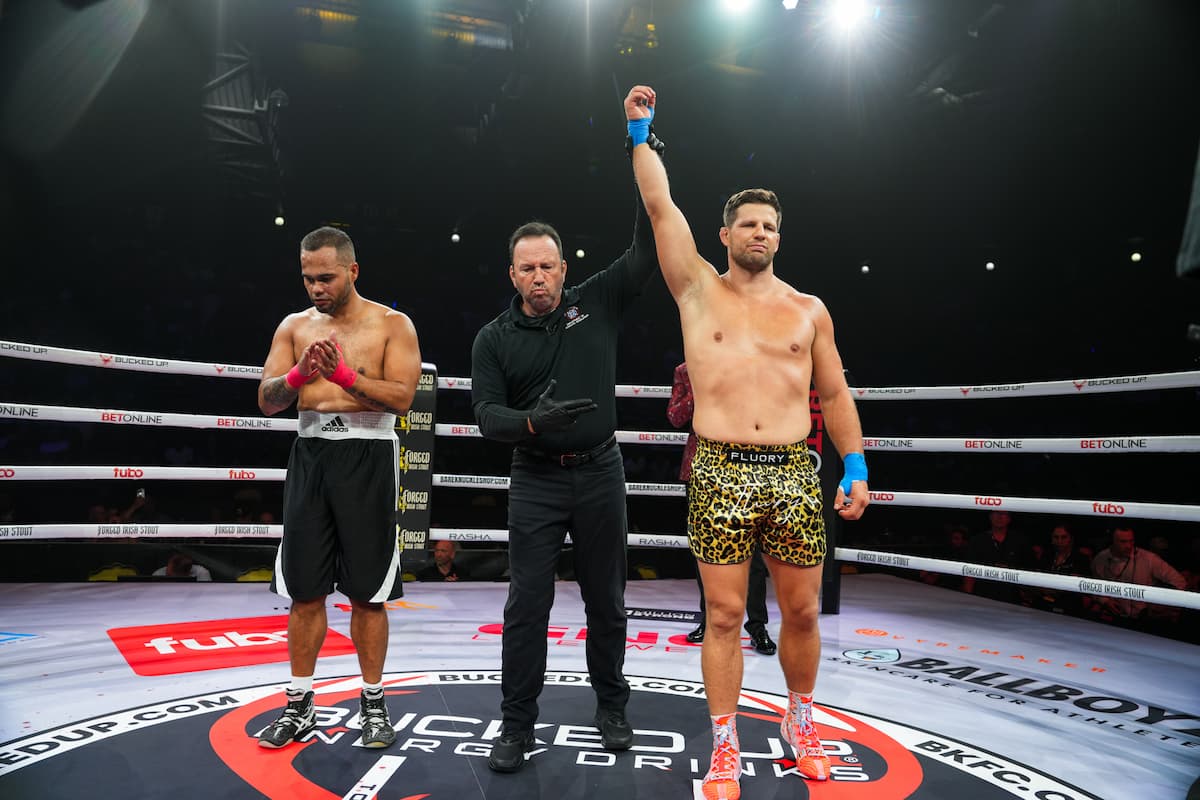 The referee raises Sebastian Temesi's hand in victory over Alvin Kanehailua after their heavyweight bout