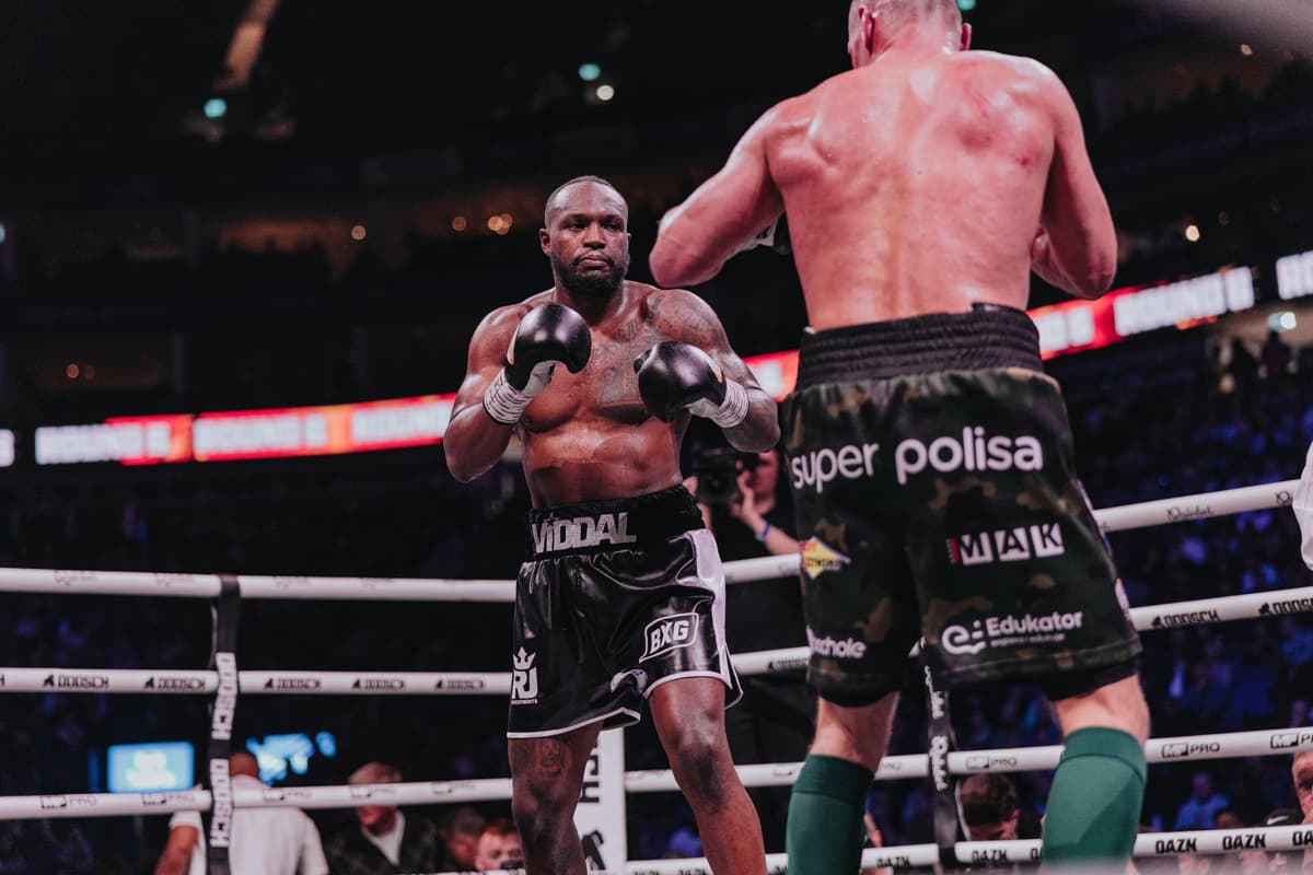 Viddal Riley during his boxing match against Mateusz Masternak
