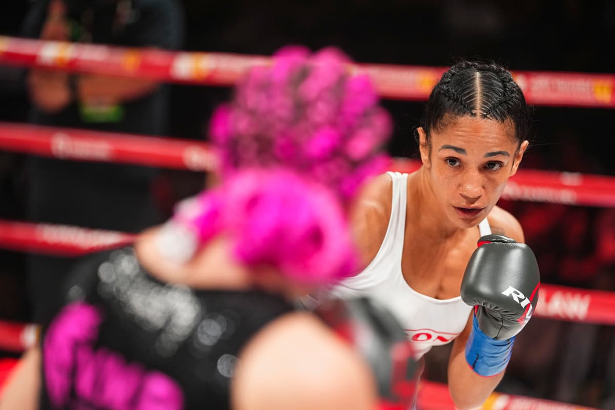 Amanda Serrano during her bout against Cheyenne Hanson