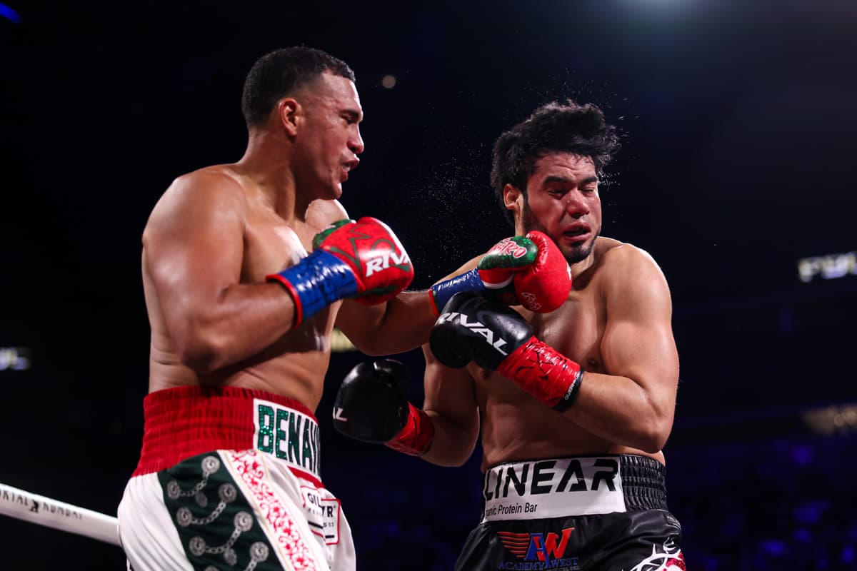 David Benavidez landing a left hook during his fight against Gilberto Zurdo Ramirez