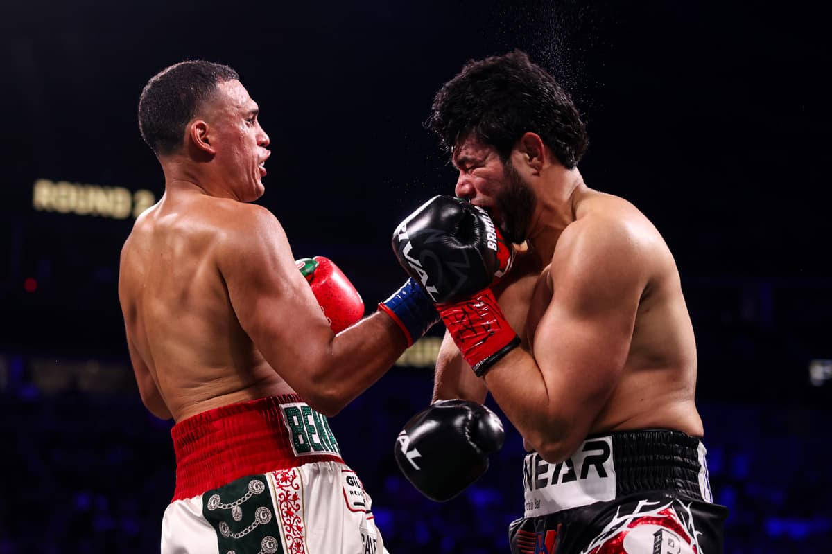 David Benavidez landing an uppercut during his fight against Gilberto Zurdo Ramirez