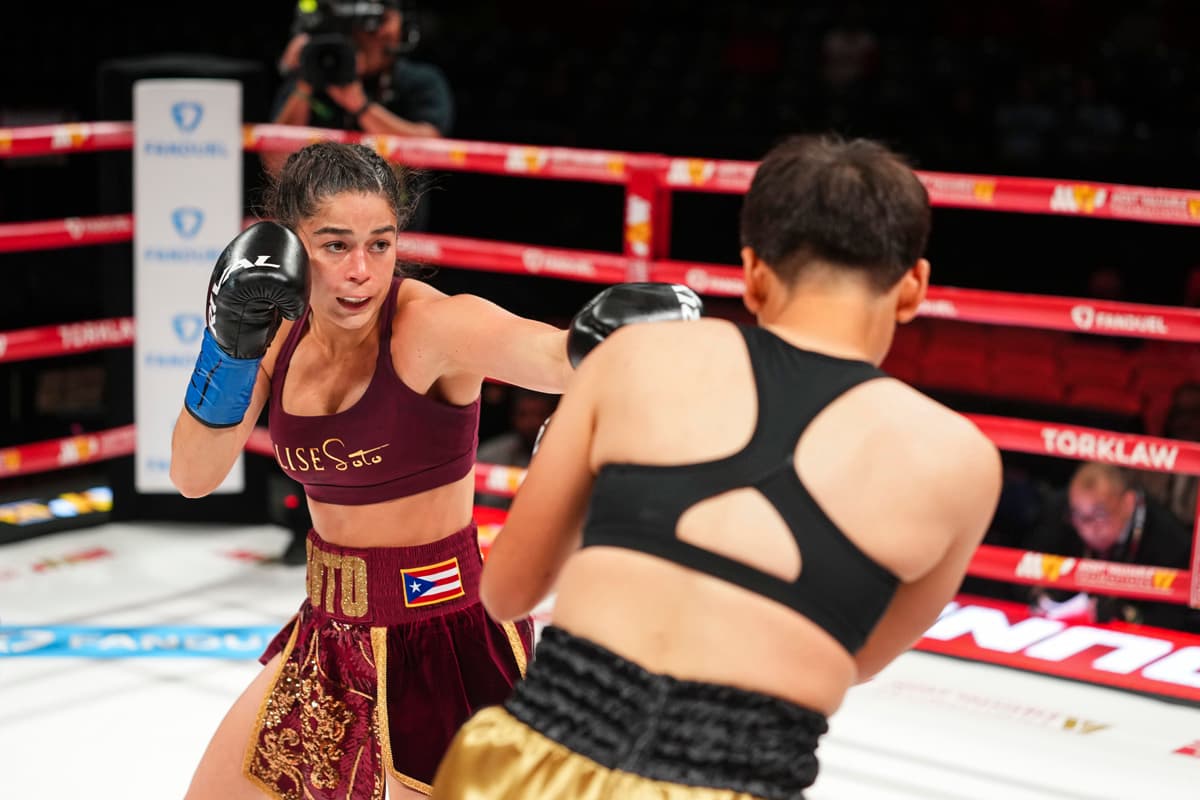 Elise Soto throws a jab during her bout against Thalia Joseline Limon