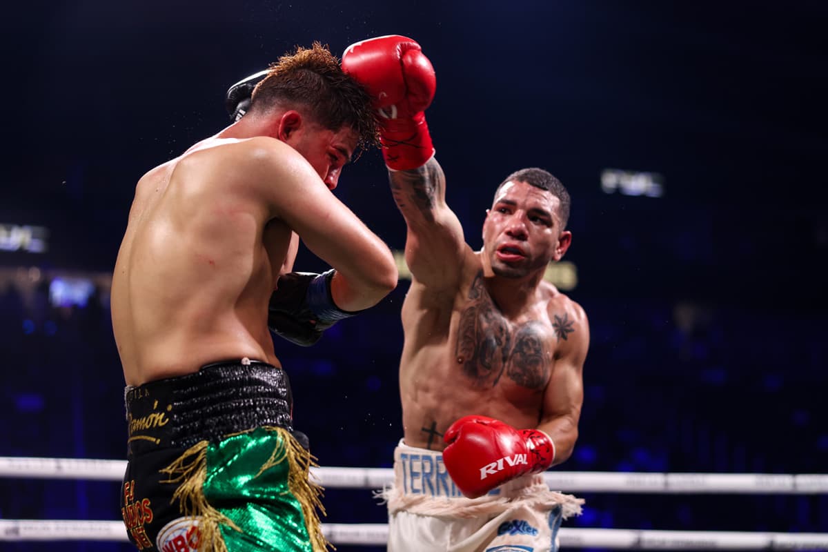 Ismael Flores throwing a punch during his fight against Isaac Lucero
