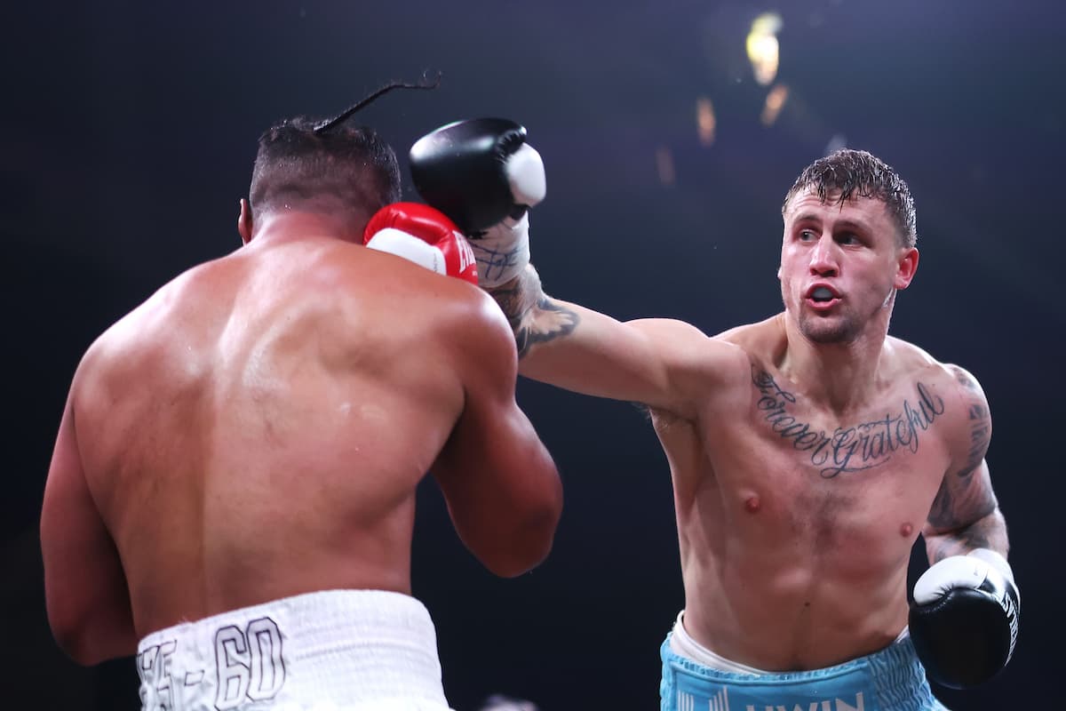 Jack Bowen throws a punch during his bout against Tonga Tongotongo