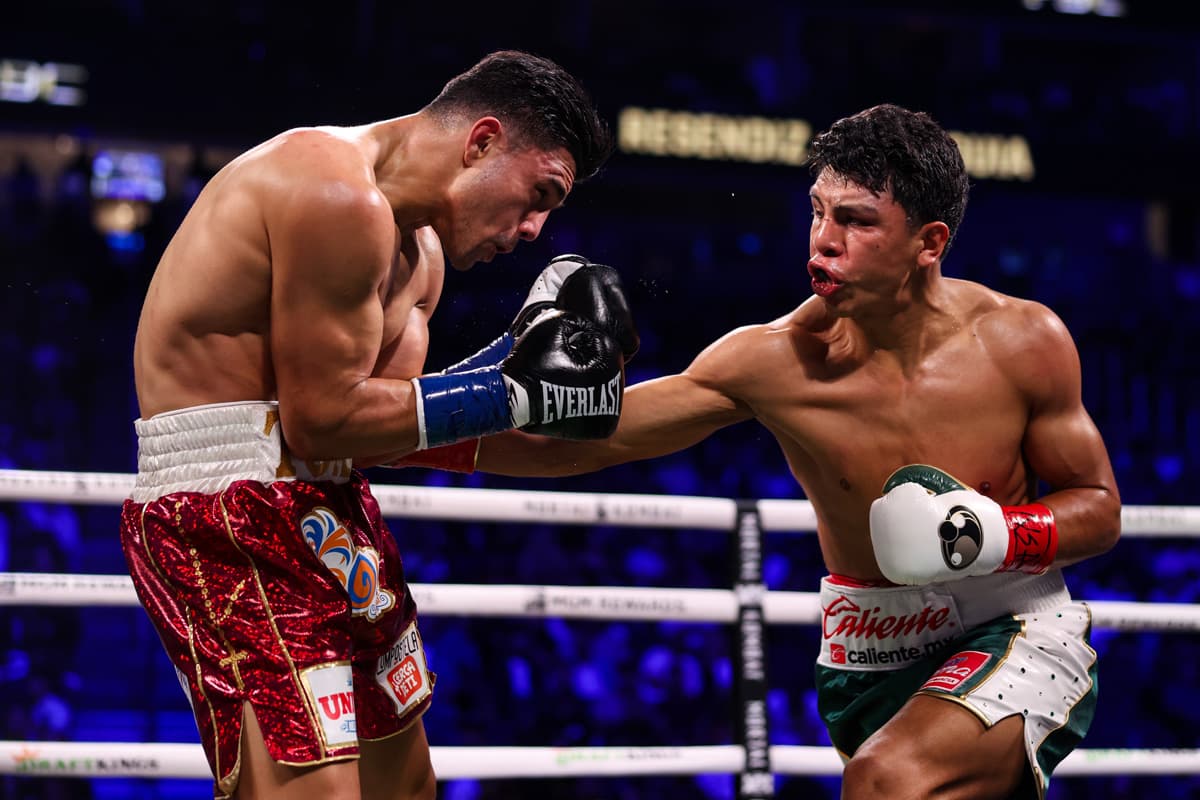 Jaime Munguia landing a body punch during his fight against Armando Resendiz