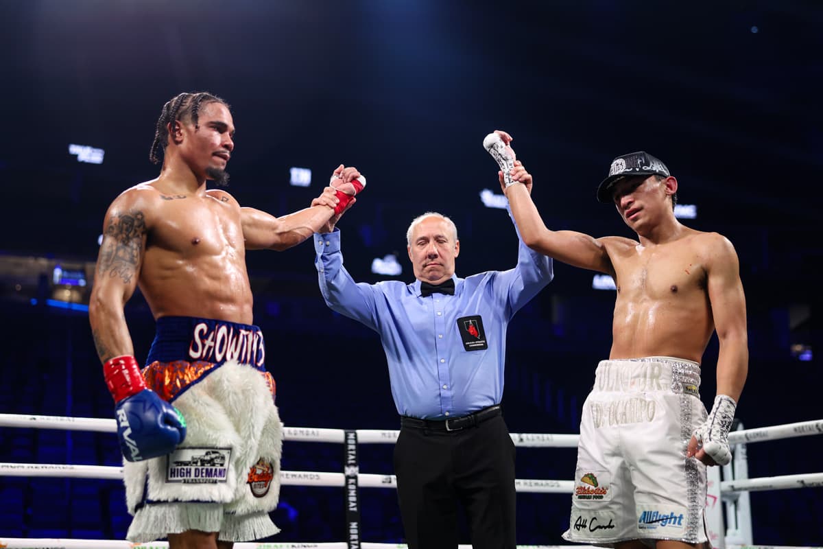 Referee raising both fighters' hands after a draw between Julio Ocampo Hernandez and Carlos Lewis