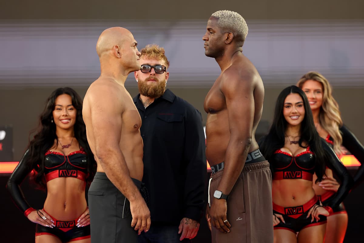 Junior dos Santos and Robelis Despaigne at weigh-in faceoff