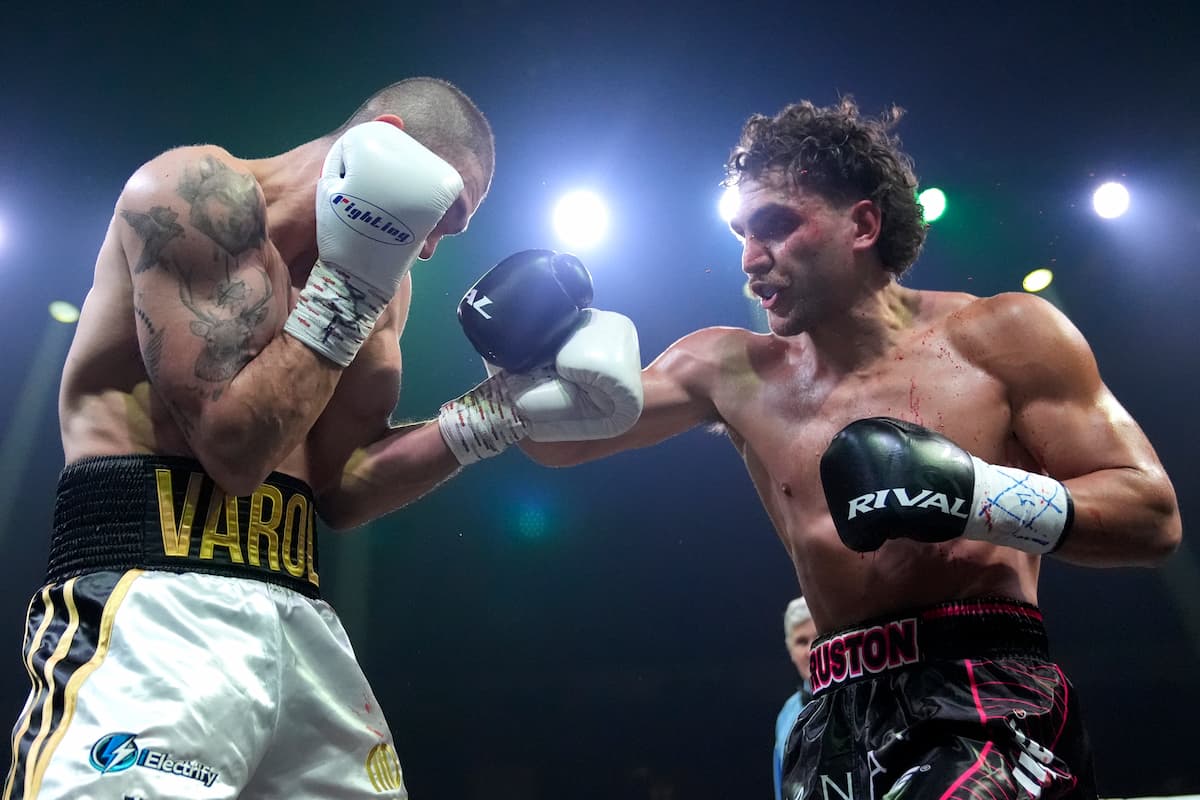 Kirra Ruston throws a punch during his bout against Berkay Varol