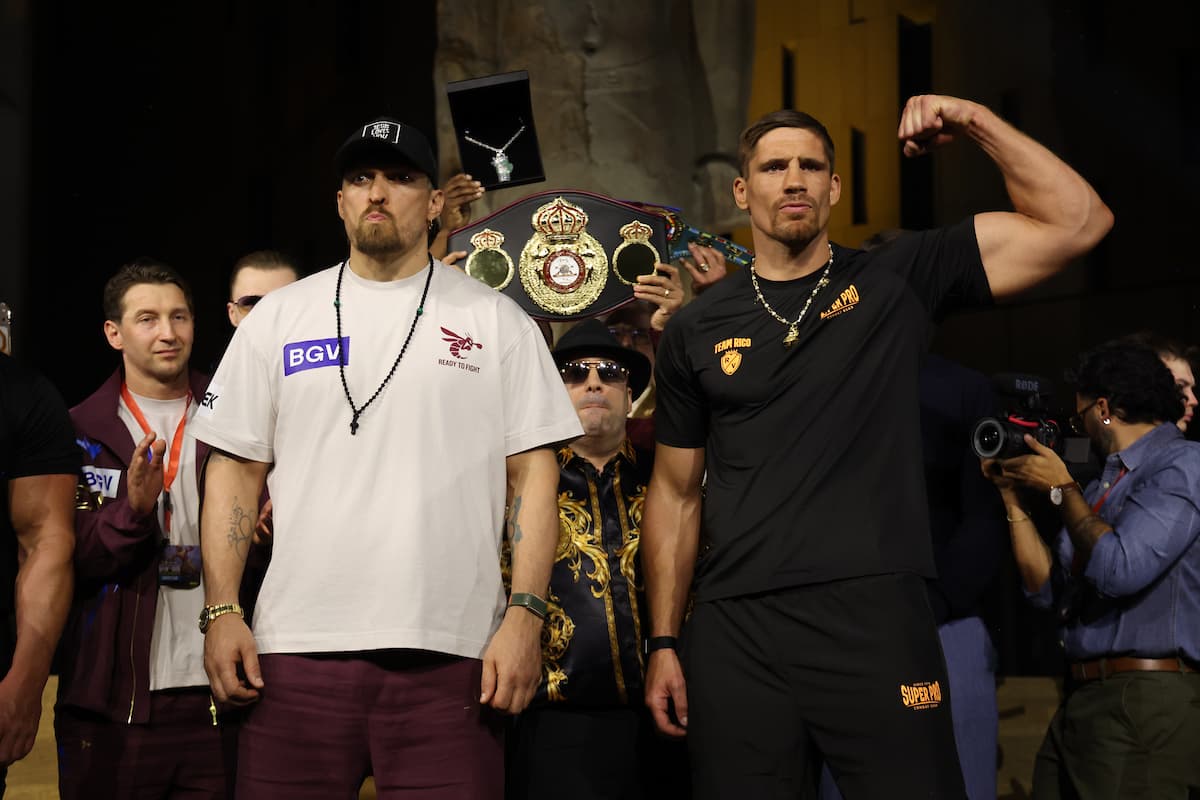 Oleksandr Usyk and Rico Verhoeven posing during weigh-in