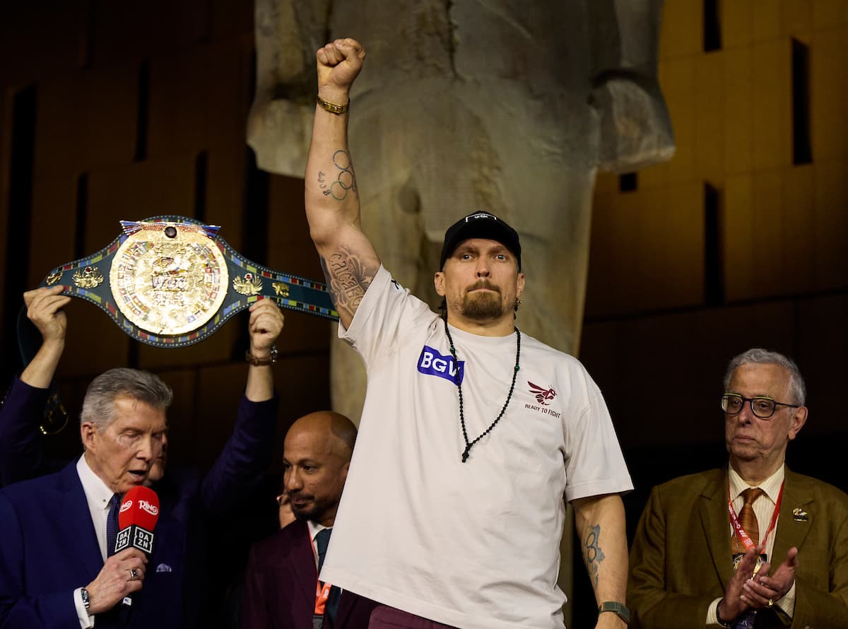 Oleksandr Usyk posing during weigh-in