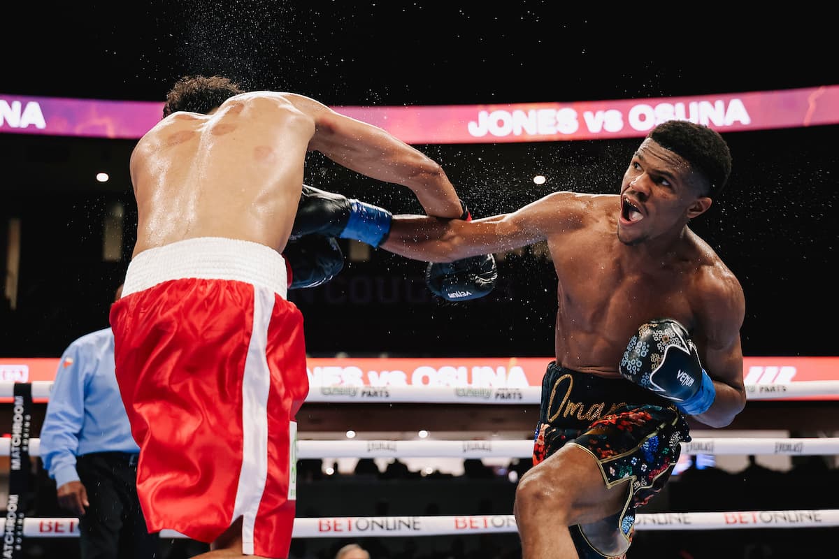 Omari Jones lands a punch during his bout against Diego Osuna Zuniga