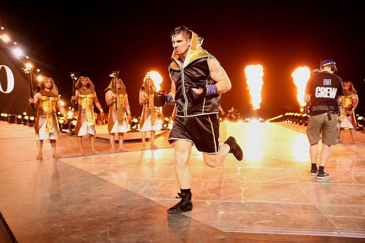Rico Verhoeven running during ring walk
