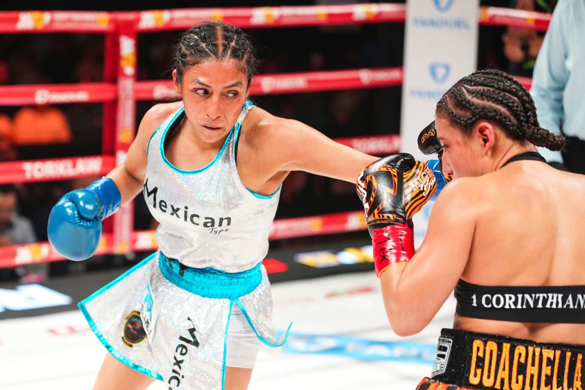 Yesica Nery Plata throws a jab during her bout against Brook Sibrian