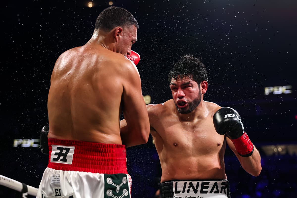 Gilberto Zurdo Ramirez during his bout against David Benavidez
