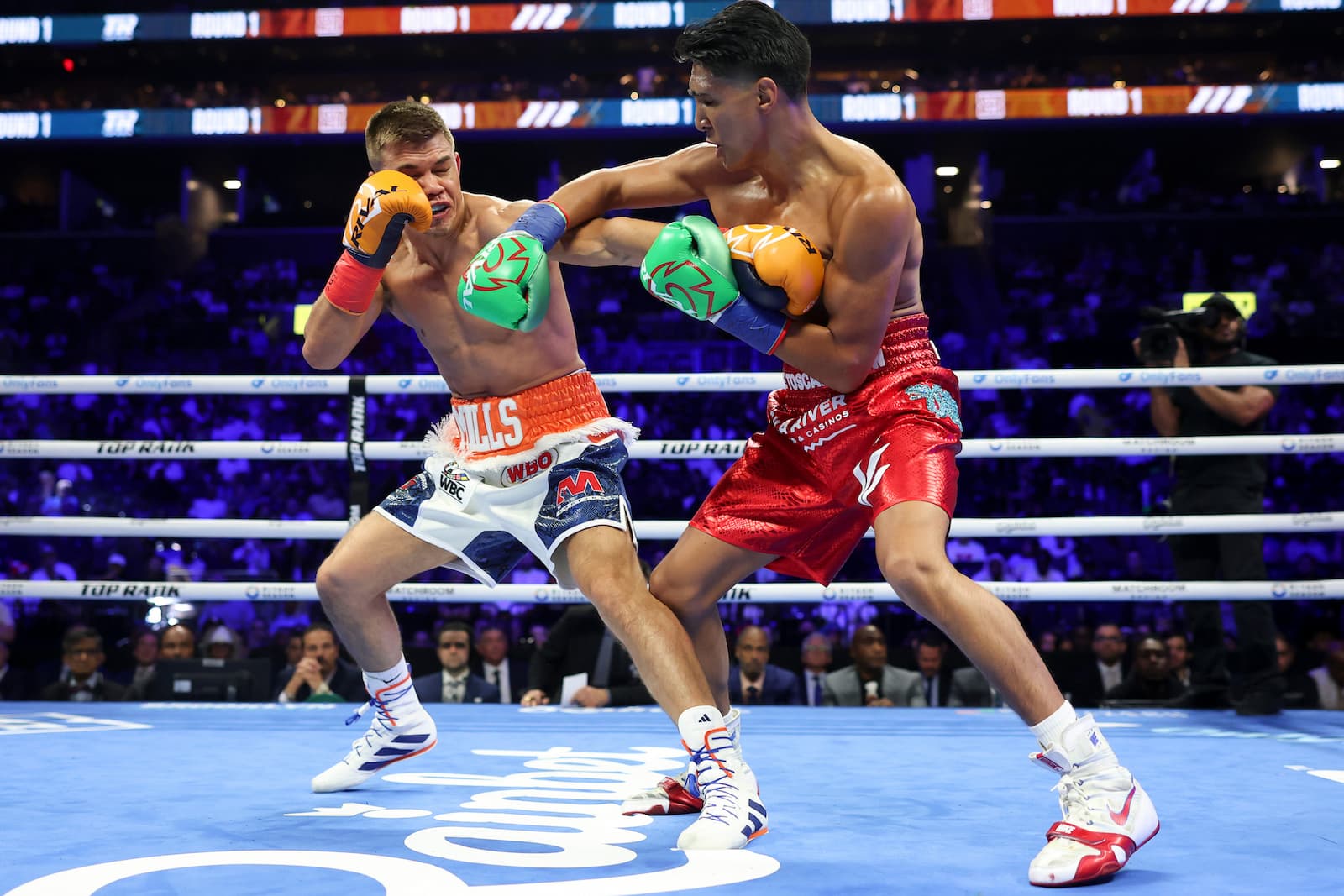 Video: Emiliano Vargas dominates Bryce Mills for fourth-round TKO Video: Emiliano Vargas dominates Bryce Mills for fourth-round TKO