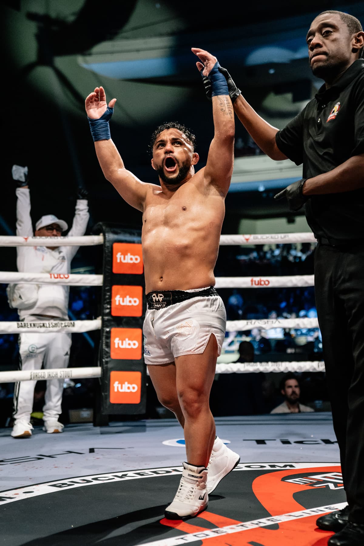 Gustavo Balart celebrates his victory over Alexander Gutierrez during their bout